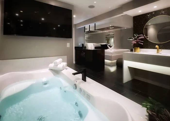 Sybaris Pool - Adults Only