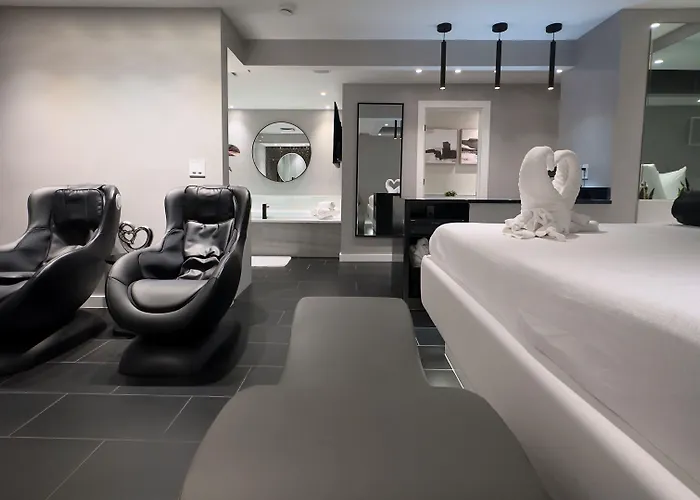 Sybaris Pool - Adults Only Hotel Downers Grove