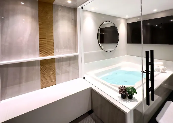 Sybaris Pool - Adults Only Downers Grove