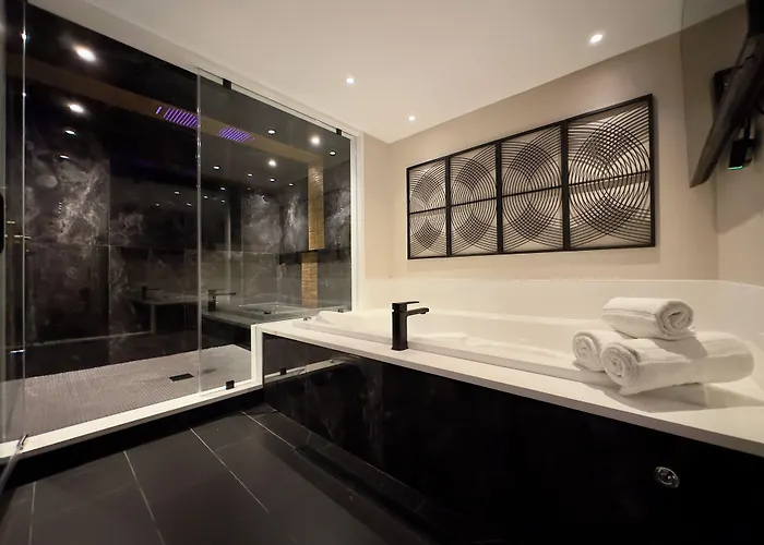 Hotel Sybaris Pool - Adults Only Downers Grove