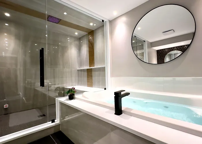 Hotel Sybaris Pool - Adults Only Downers Grove