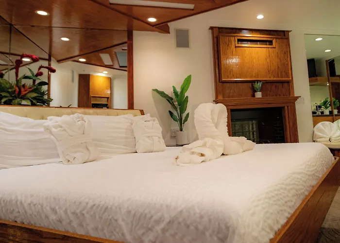 Sybaris Pool - Adults Only Downers Grove