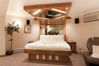 Sybaris Pool - Adults Only 2* Downers Grove
