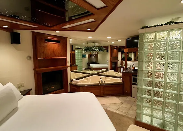Sybaris Pool - Adults Only Downers Grove